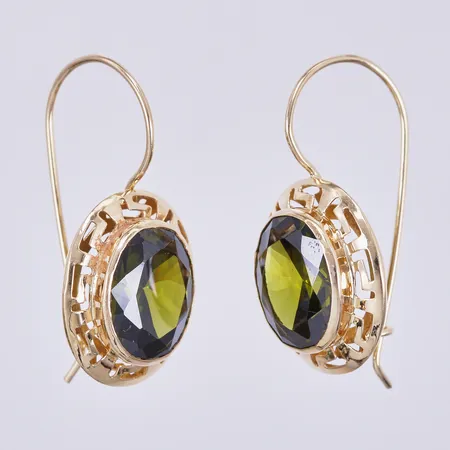Ett par örhängen med färgade stenar, längd: ca 2,5cm, bredd: ca 14mm, ostämplade, 14K  Vikt: 5,4 g
