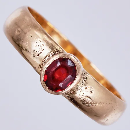 Ring med färgad sten, JAB, år 1887, bucklig/repig skena, sliten sten, 18K  Vikt: 3,4 g