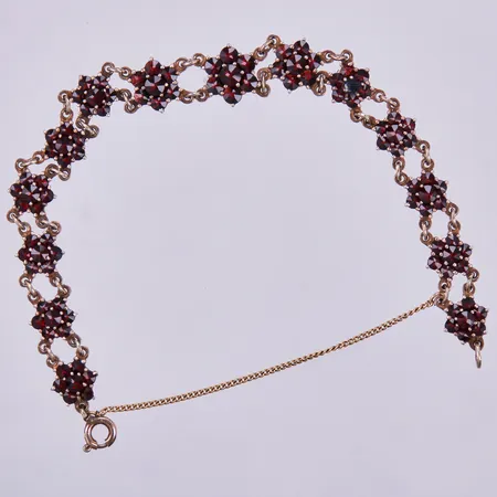 Armband med granater, längd: ca 18cm, bredd: ca 9-12mm, säkerhetskedja, förgyllt,  830/1000 silver  Vikt: 11,8 g