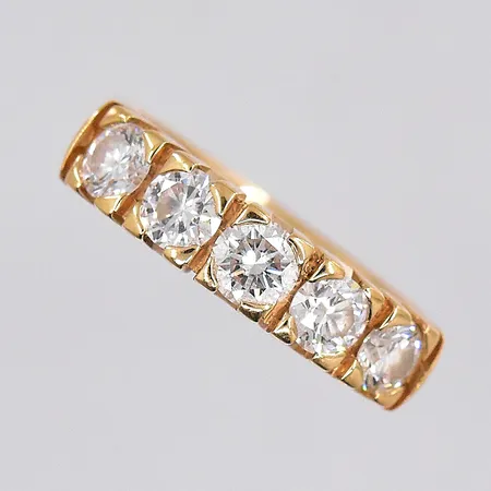 Ring med diamanter 0,75ctv, stl 15, bredd ca 4mm, Schalins, graverad, 18K Vikt: 4,3 g