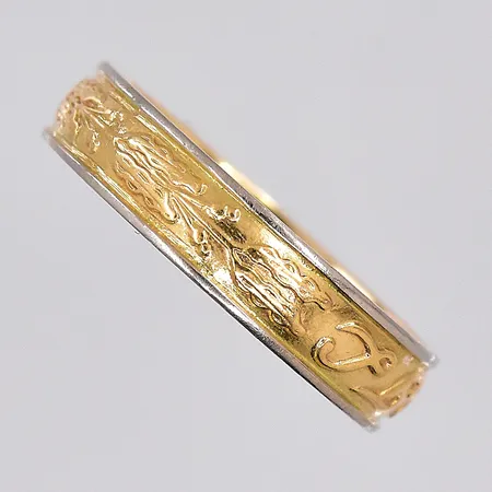 Ring, stl 16¾, gul/vitguld, graverad, 18K Vikt: 3,4 g