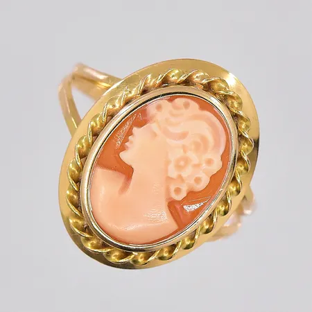 Ring med camé, stl 17¼, camé 18x14mm, 18K Vikt: 2,7 g