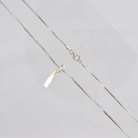 Kedja 44cm, hänge 22x5mm, silver Vikt: 7,4 g