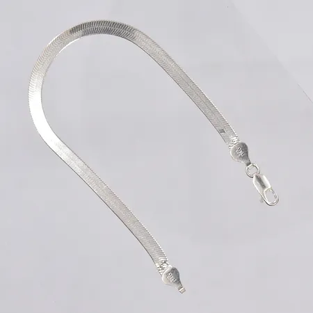 Armband, 18,5cm, bredd 4,5mm, veck på länken, silver Vikt: 4 g