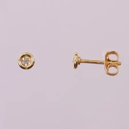 Ett par örhängen med vita stenar, Ø3,8mm, 18K.  Vikt: 0,6 g