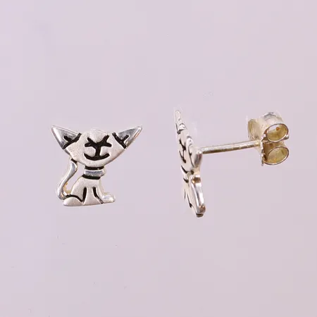 Ett par örhängen med katter, ca 10x10mm, silver 925/1000.  Vikt: 1,6 g