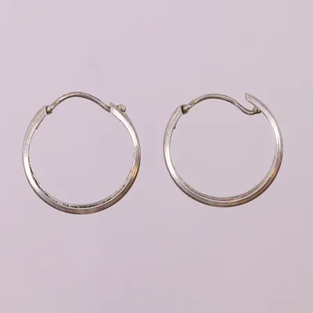Ett par örhängen, creloer, Ø15mm, silver 830/1000.  Vikt: 1,2 g