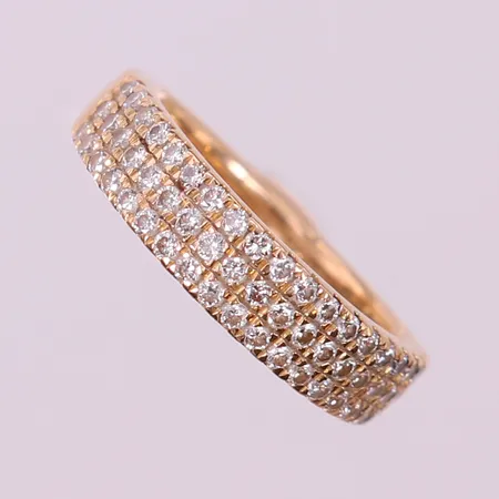Ring med diamanter ca 57x0,005ct , stl 15½, bredd 2,5-4,5mm. 18K Vikt: 4,2 g