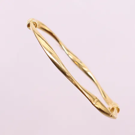 Armring, Ø6,3, bredd 4,3mm, öppningsbar, defekt, 18K Vikt: 6,4 g