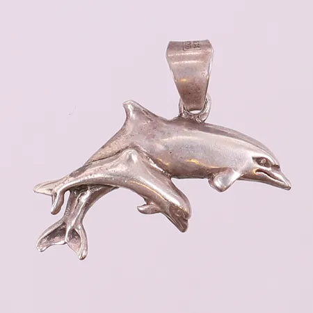 Hänge delfiner, ca 30x30mm inkl ögla. 925/1000 silver  Vikt: 2,8 g