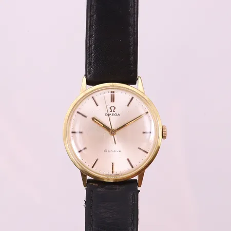 Herrur Omega Genève 14K, Ø33mm, manuell, krona och läderband ej original, läderband med slitage, 14K bruttovikt: 32,9g 