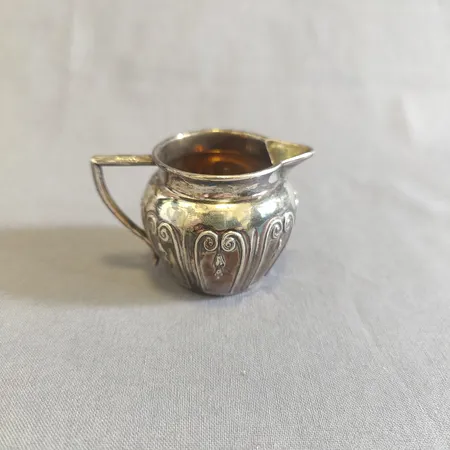 Kanna, höjd ca 3,5cm. 935/1000 silver  Vikt: 36,3 g