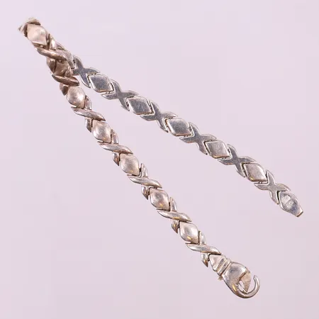 Armband, längd 19,5cm, bredd 5,5mm, defekt lås,  silver 925/1000.  Vikt: 19,6 g