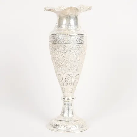 Vas, höjd ca 25,2cm, bucklor, lagningar, okänd stämpel, enligt uppgift Persien, silver Vikt: 411,1 g