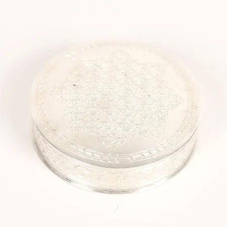 Dosa med lock, Persien, okänd stämpel, Ø 8cm, höjd ca 2cm, silver Vikt: 134,6 g