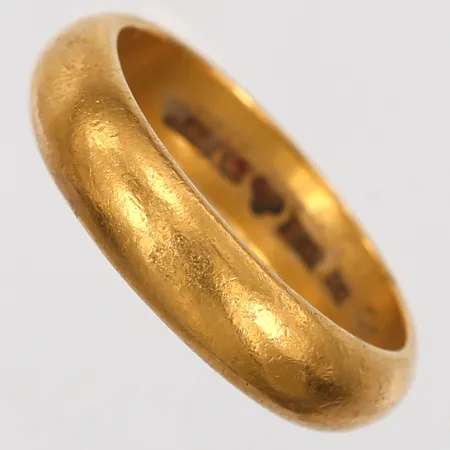 Ring, stl 20¾, gravyr, 23K  Vikt: 12,8 g