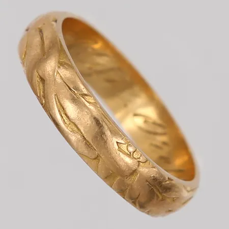Ring, stl 18¾, gravyr, 20K Vikt: 6,4 g