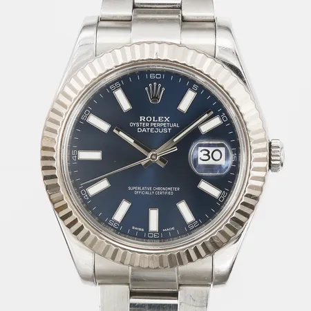Herrur Rolex Oyster Perpetual Datejust II, stål, automatisk, ref-nr:116334, serie-nr: G5P86239, kaliber:3136, boett-nr:2410, verk-nr:9HQ2534, blå urtavla, safirglas, datum, 10st oysterlänkar monterade, repig, inga andra tillbehör.