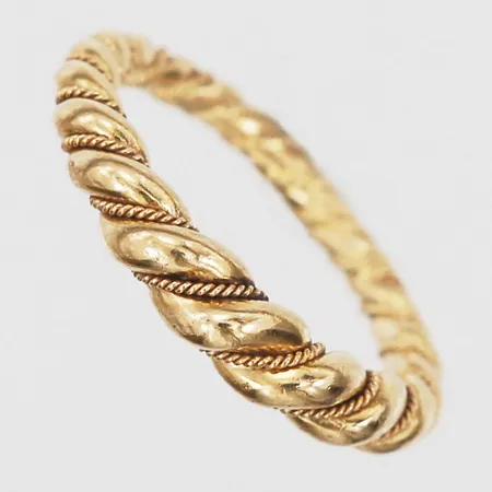 Ring, stl: 15¾, bredd: 2 - 4 mm, 18K guld. Vikt: 4,5 g