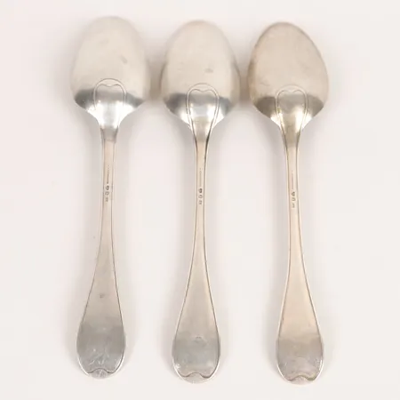 Tre matskedar,  Albert Ambrosius, Stockholm år 1876, längd: 219 mm, monogramgravyr, slitage, silver. Vikt: 232 g