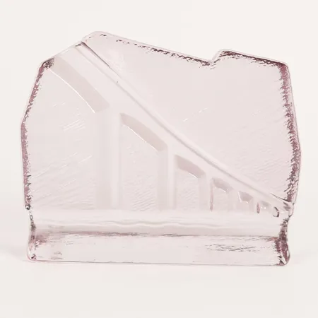 Skulptur, Uno Westerberg, violett glas, Pukeberg, etikettmärkt, höjd 11,5cm.  Vikt: 0 g Skickas med paket.