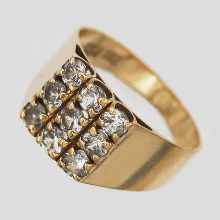 Ring med vita stenar, Ingbert Karlsson Vitala Guld, Vetlanda år 1968, stl: 16¾, bredd: 3 - 10 mm, 18K guld. Vikt: 3,9 g