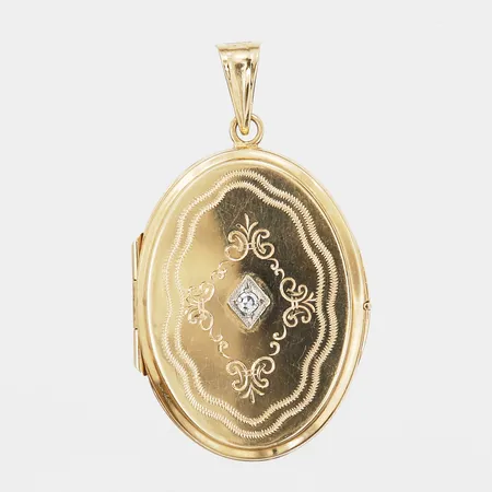 Hänge/medaljong med åttkantslipad diamant ca 0,03ct, höjd inkl. ögla: 40 mm, bredd: 23 mm, 18K guld. Vikt: 6,7 g