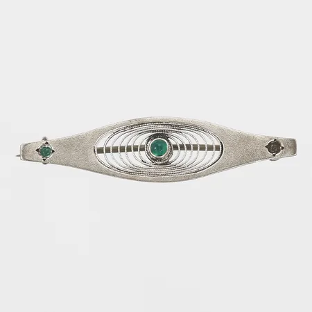 Brosch med gröna stenar, höjd: 12 mm, bredd: 48 mm, sten saknas, silver. Vikt: 3,6 g