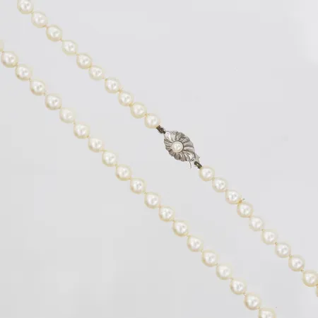 Pärlcollier med odlade sötvattenpärlor, längd: 41,5 cm, Ø6 mm, lås i silver. Vikt: 0 g