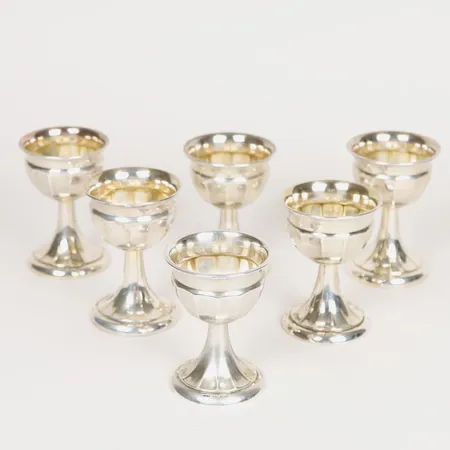 Sex pokaler, GAB, Stockholm år 1915 - 1925, invändig förgyllning, höjd: ca 9 cm, Ø5,8 - 6,3 cm, åldersbetingat slitage, silver. Vikt: 635,7 g