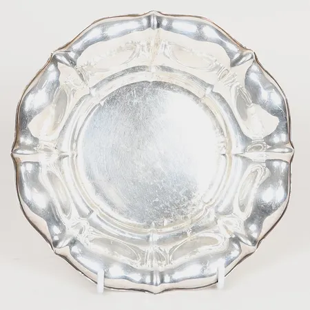 Fat/väggtallrik, Ø ca 19 cm, höjd: ca 3,5 cm, utländska stämplar, slitage, 835/1000 silver. Vikt: 106,6 g