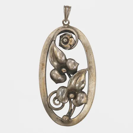 Hänge med blomsterdekor, höjd inkl. ögla: 55 mm, bredd: 27 mm, silver. Vikt: 6,7 g