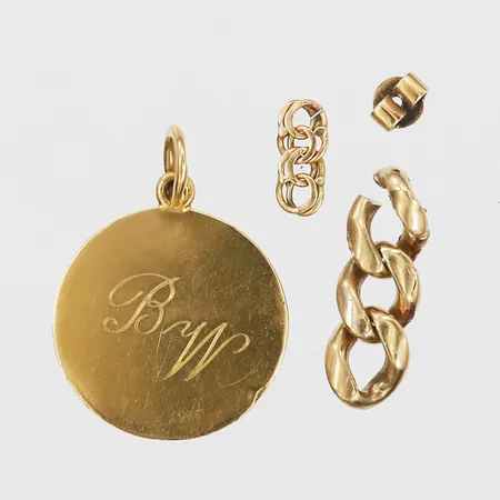 Diverse guld, gravyr, defekt, 18K guld.  Vikt: 8 g