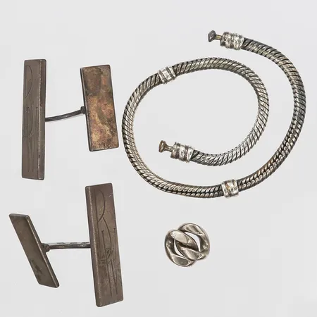 Diverse silver, gravyr, defekt, silver. Vikt: 30 g