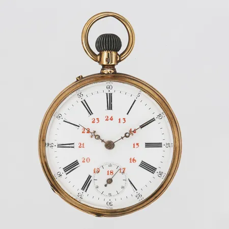 Fickur, manuell, 14K, Ø48 mm, liten sekundvisare, innerboett i 14K, boettnummer: 7212, gravyr, slitage. Bruttovikt: 78,3g