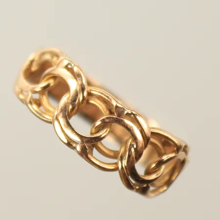Ring bismarck, stl 17¼, bredd 4mm, gravyr, 18K Vikt: 2,6 g