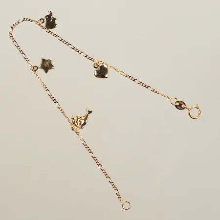 Armband med 4 berlocker, längd 16cm, bredd 1-10mm, slitet, 18K Vikt: 1,2 g