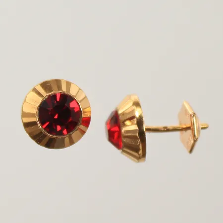 Ett par örhängen med röda stenar, 11mm, stopp ej i guld, 14K, bruttovikt 1,8g Vikt: 1,8 g
