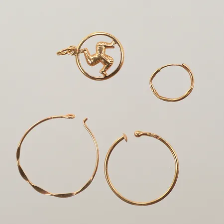Udda örhängen, hängen, defekt, 18K, 2,7g Vikt: 2,7 g