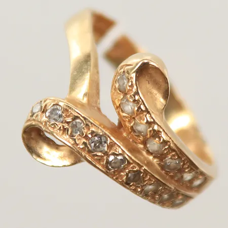 Ring med vita stenar, defekt, 14K Vikt: 4,1 g