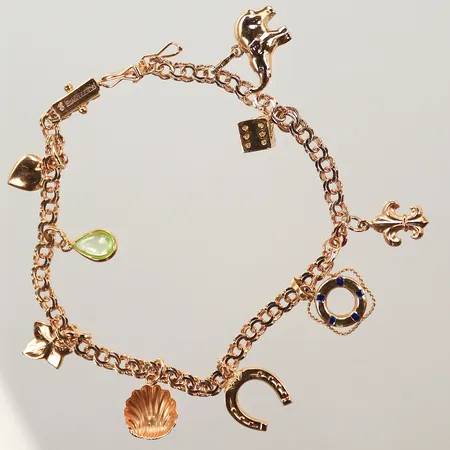 Armband Bismarck med 9 berlocker, 19cm bredd 4mm, 18K 11,1g 