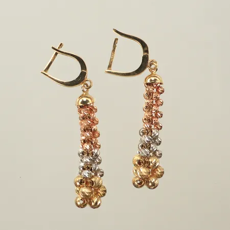 Örhängen med kulor, längd 5cm, bredd 2-10mm, 14K, 7,8g Vikt: 7,8 g