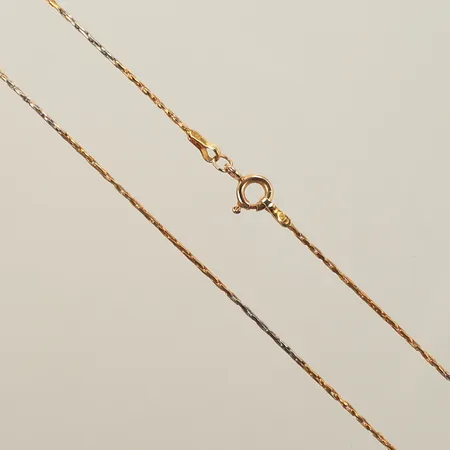 Halskedja längd 45cm, bredd 1mm, 14K  Vikt: 3,3 g