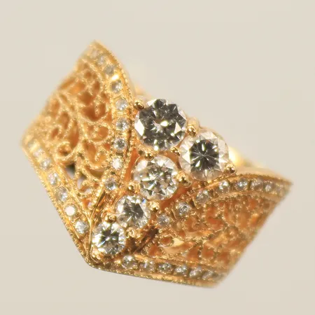 Ring med diamanter, totalt ca 0,50ct, stl 15¾, bredd 8-13mm, 18K, 7,9g 
