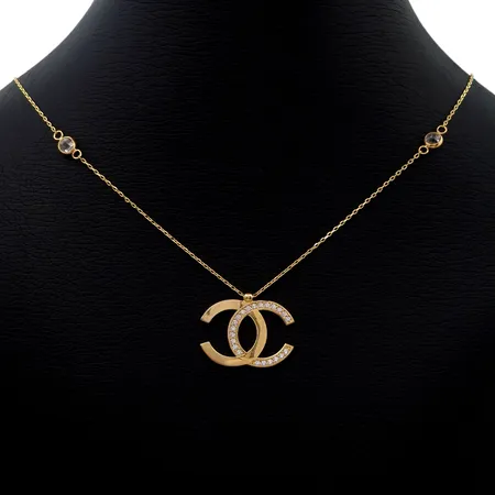 Collier, 14K guld, ej märkesdesign, vita stenar, längd 46,0 - 52,0 cm, kedjans bredd 1 - 4 mm, hänge 17x21 mm, stenar utan anmärkning, fint skick Vikt: 3,5 g