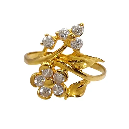 Ring, 22K guld - 916/1000,  vita stenar, dekor av blomma och blad, Ø17¼ mm, bredd 2-17 mm, stenar utan anmärkning Vikt: 2,6 g