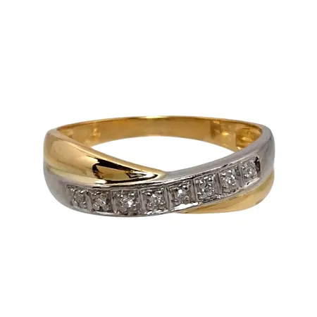 Diamantring, 18K guld, tvåfärgad modell, Diamanter 8 x 0,003ct, Ø18,0 mm, bredd 2 - 5,5 mm, fint skick Vikt: 2,6 g