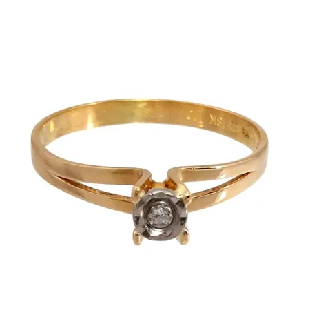 Ring, 18K guld, Diamant 0,005ct, Guldfynd (GFAB), svensk kontrollstämpel, Ø15¼ mm, bredd 2 - 3,7 mm, fint skick Vikt: 1,1 g