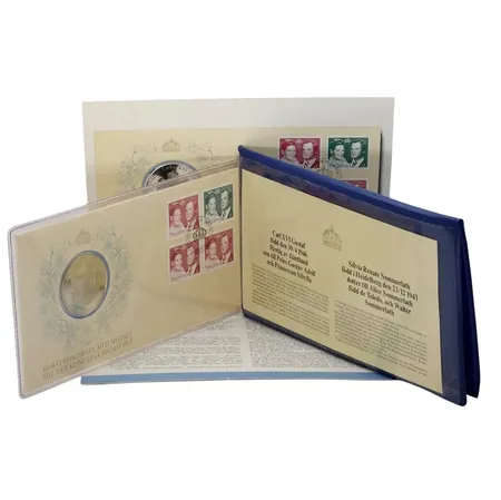 Förstadagsbrev med medalj Kungliga bröllopet i storkyrkan den 19 juni 1976, förvaras i tillhörande etui (21X12 cm), utgiven av Franklin Mint AB, informationshäfte medföljer, fint skick utan anmärkning Skickas med paket.
