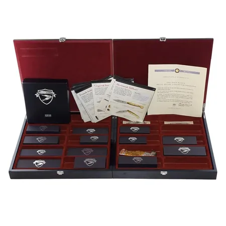 Knivsamling Franklin Mint "Classic Pocket Knives", 13 stycken, samtliga med certifikat / informationshäfte, oanvända, 2 vadderade förvaringsetuier i pianolack medföljer,  Skickas med postpaket.